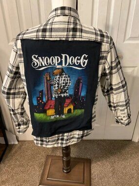 Snoop Dogg Upcycled Back Graphic T-Shirt on Men's Large Flannel